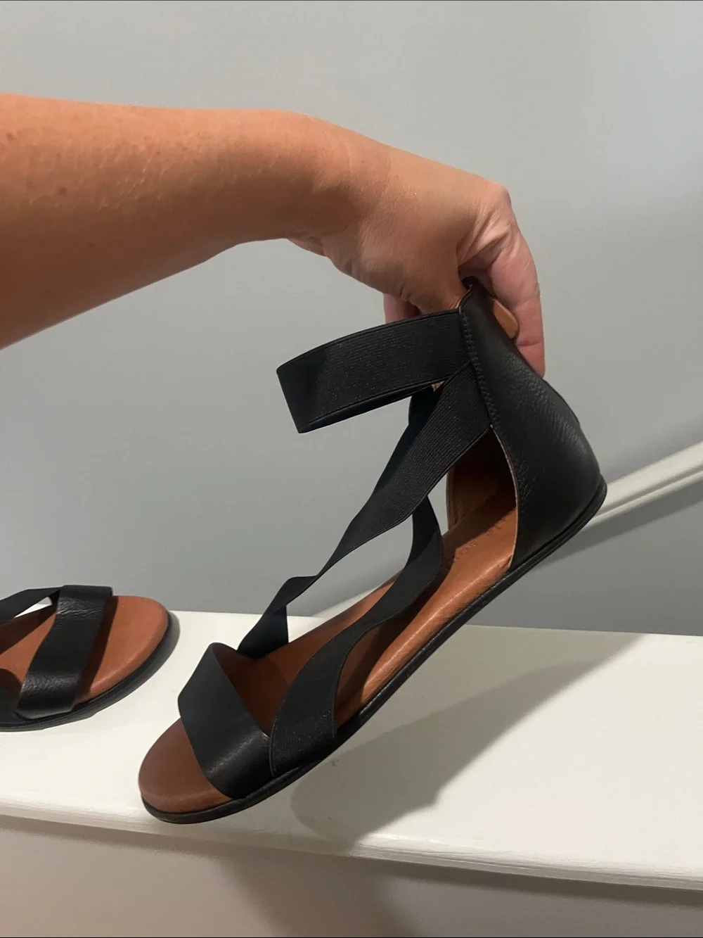 Gentle Souls Kenneth Cole 11 NWOT Black Leather Break Elastic Sandals Gladiator